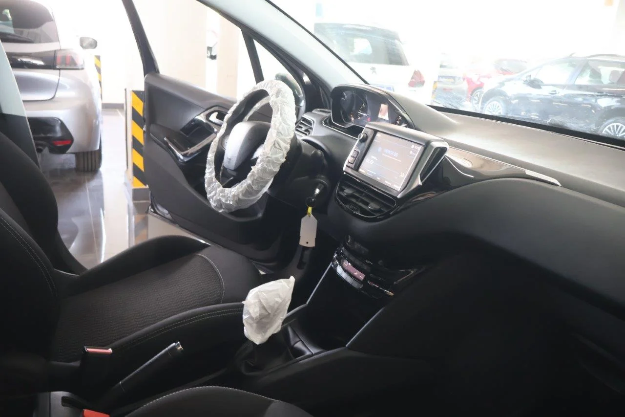 Peugeot 208 - View model 36