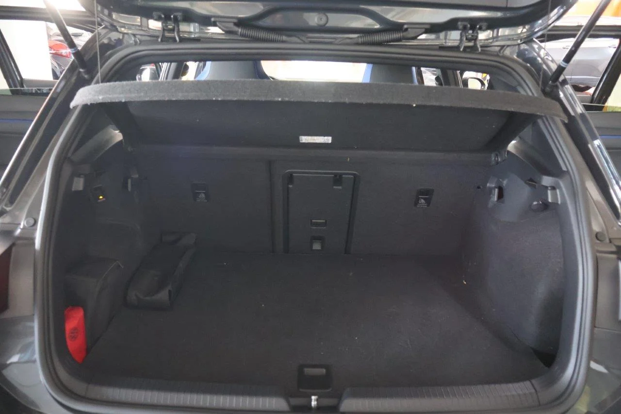 Volkswagen Golf - View model 10