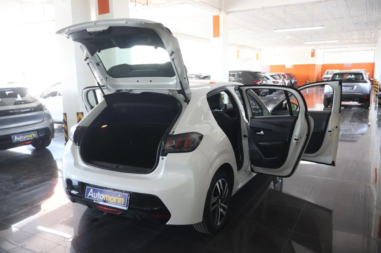 Peugeot 208 - View model 7