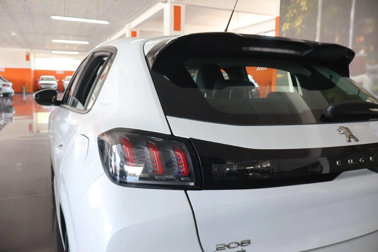 Peugeot 208 - View model 12