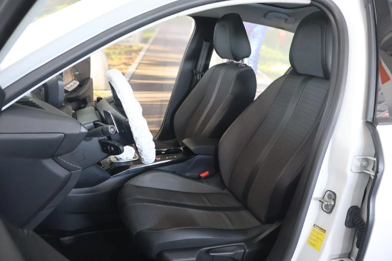 Peugeot 208 - View model 21