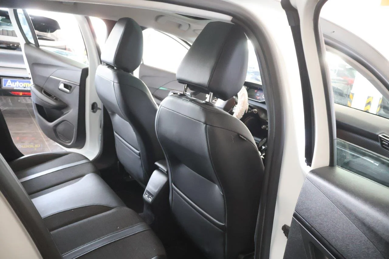 Peugeot 208 - View model 25