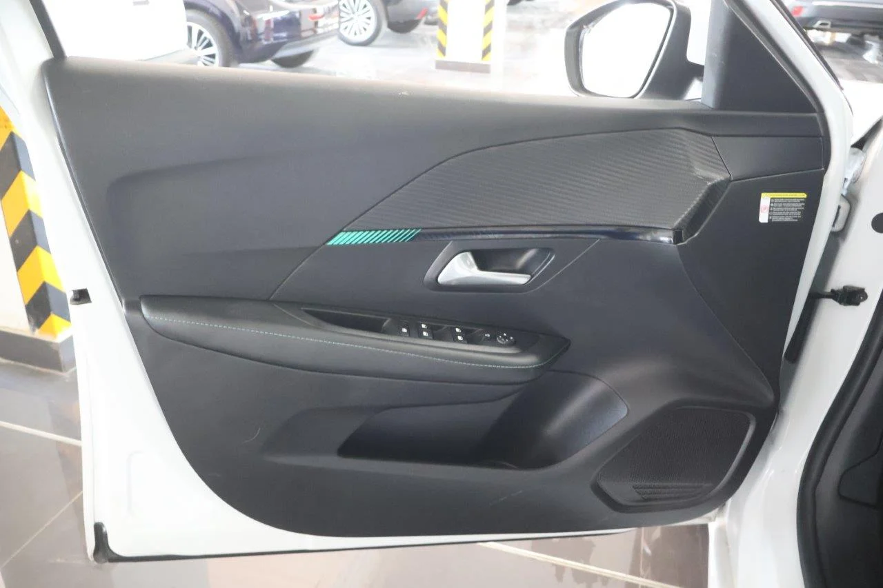 Peugeot 208 - View model 32
