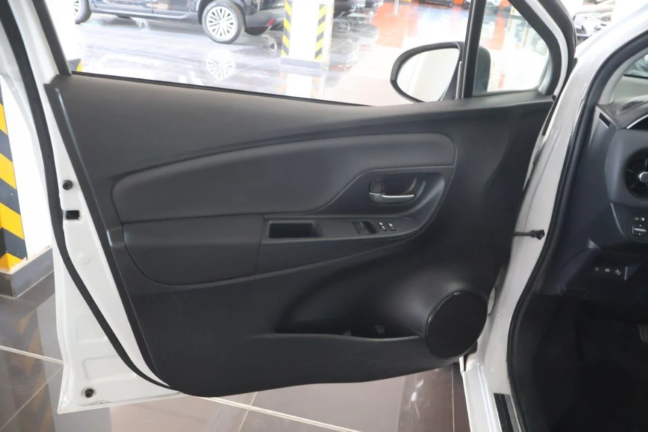 Toyota Yaris - View model 32