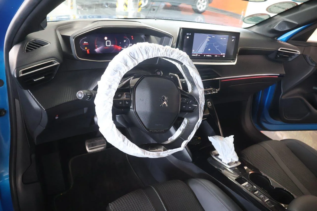Peugeot 208 - View model 37