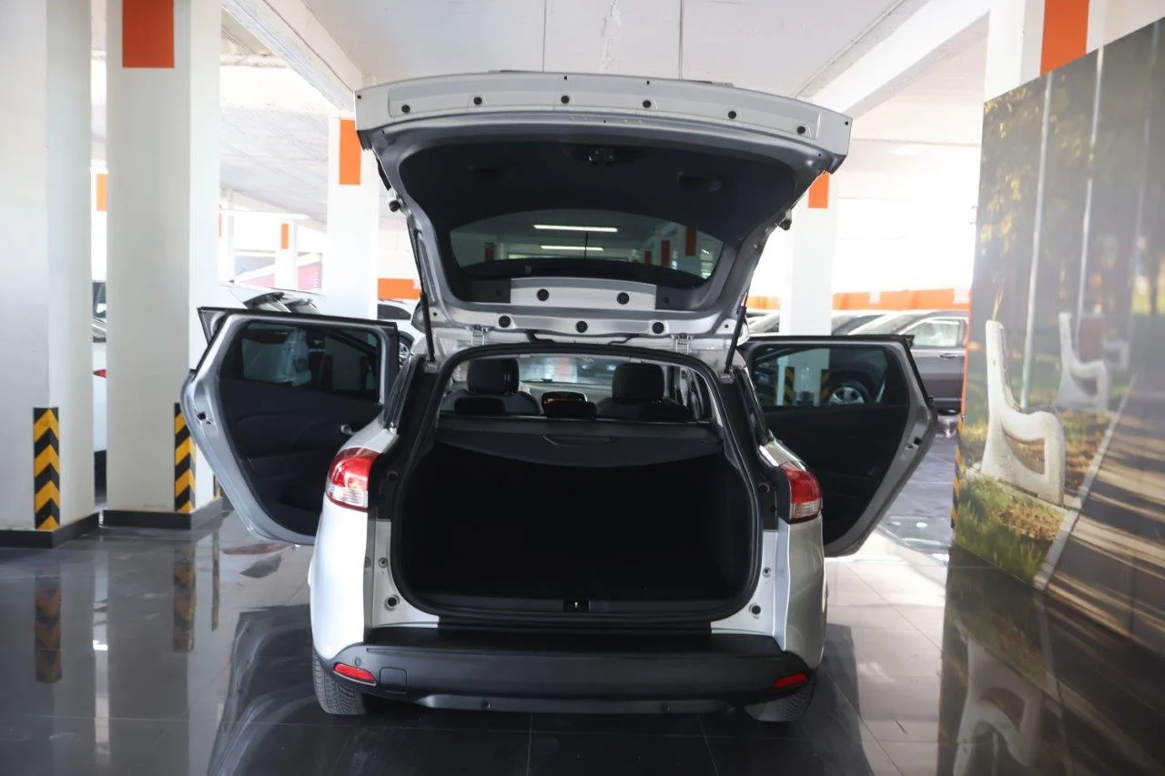 Renault Clio - View model 8