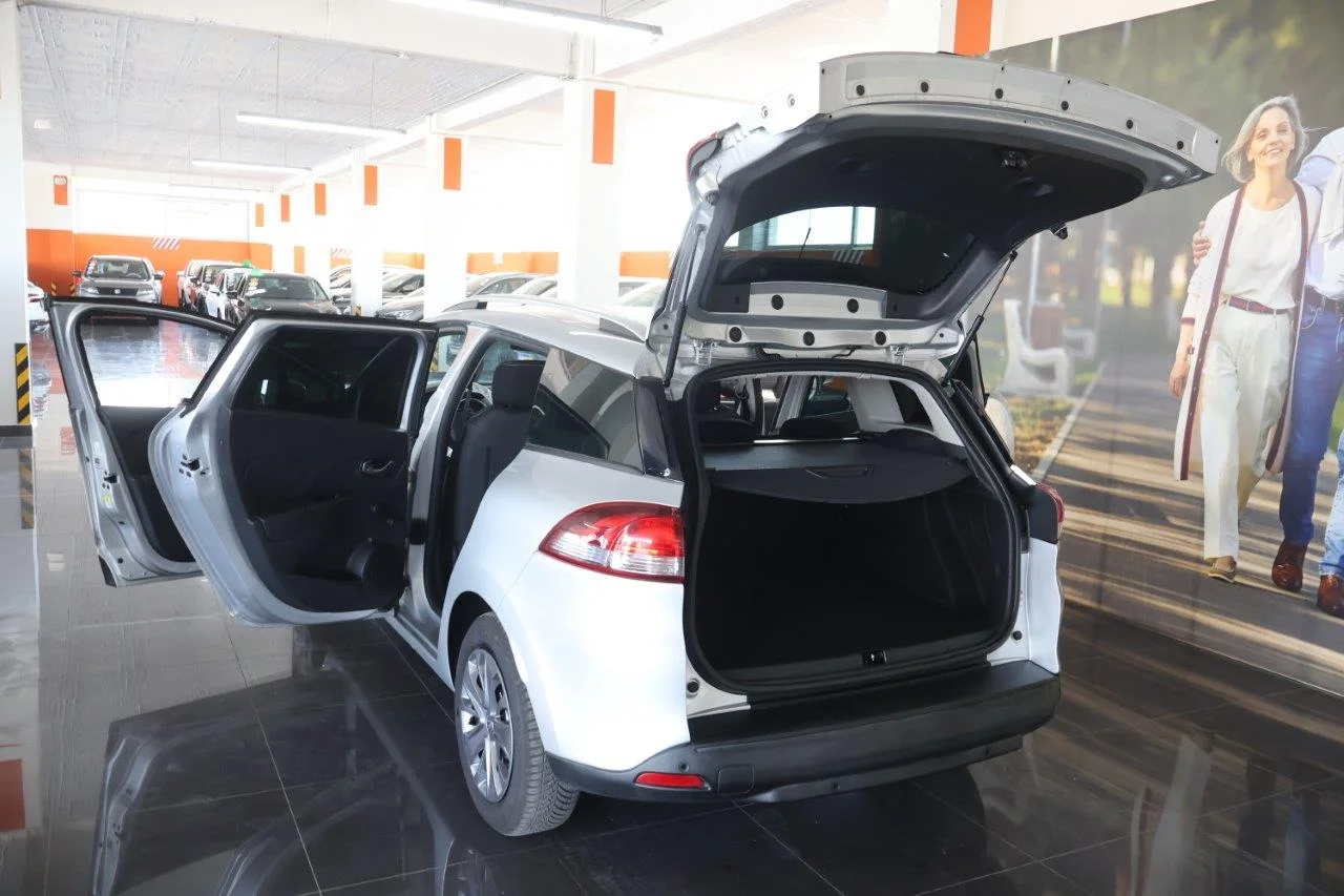 Renault Clio - View model 9