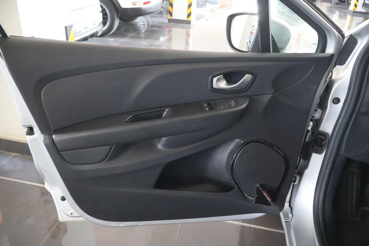 Renault Clio - View model 32