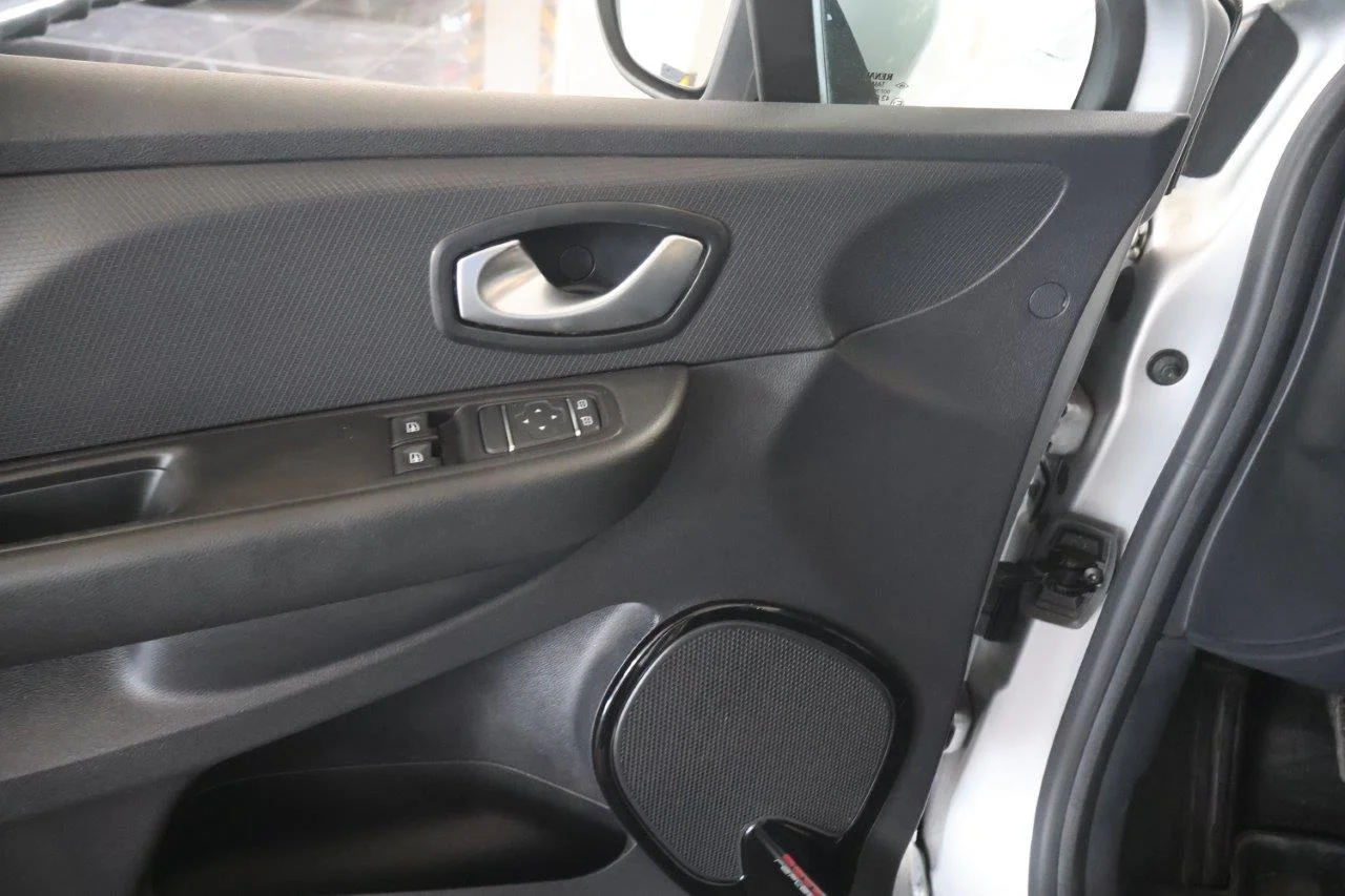 Renault Clio - View model 33