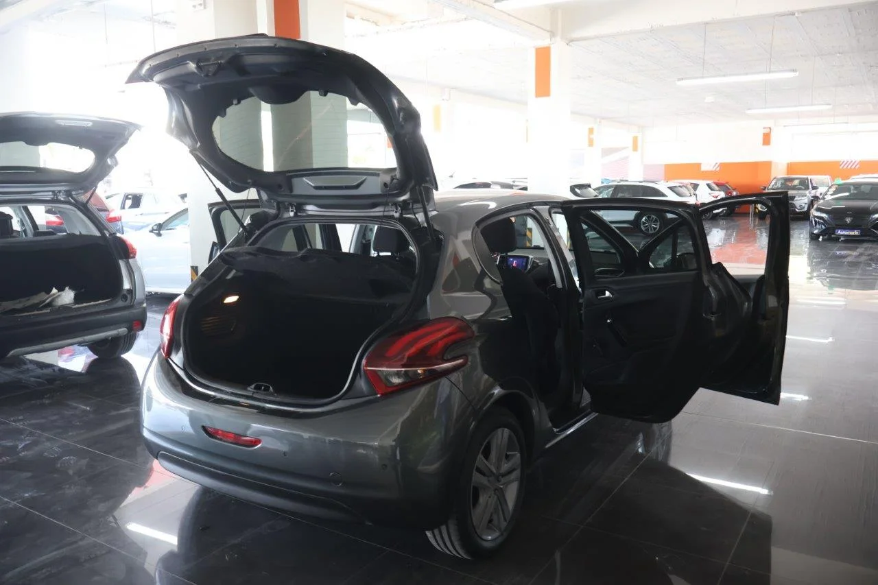 Peugeot 208 - View model 7