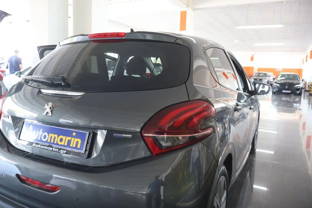 Peugeot 208 - View model 11