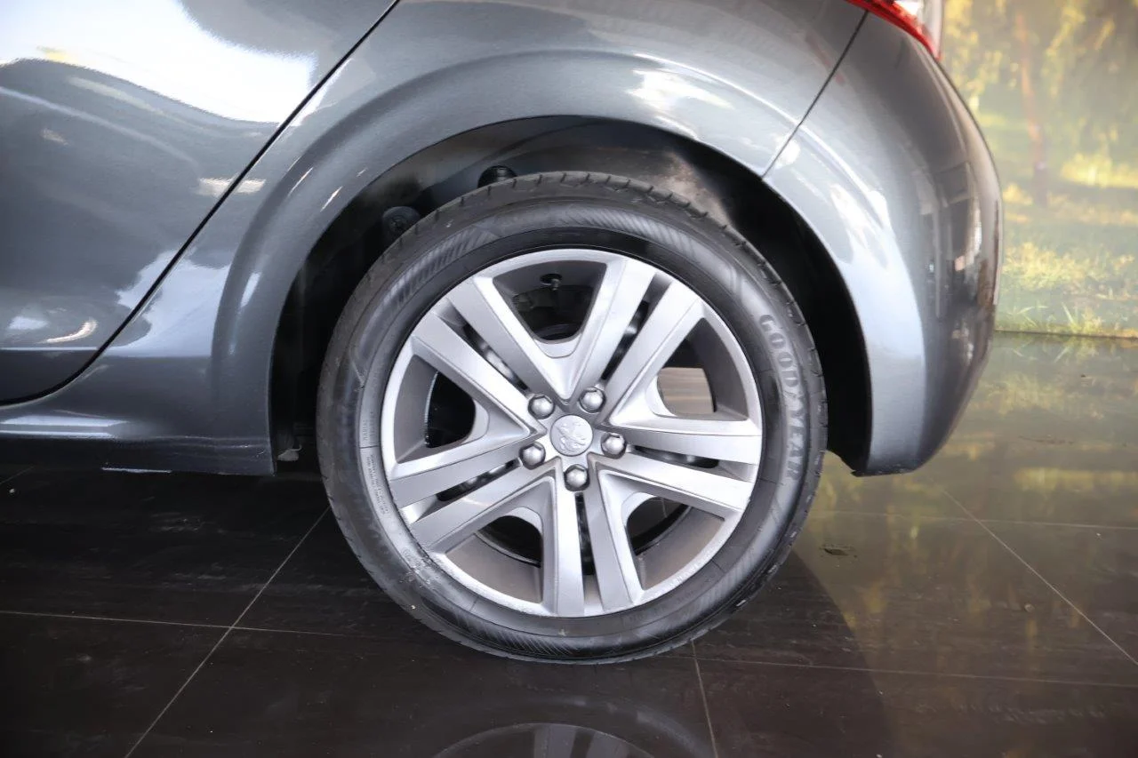 Peugeot 208 - View model 13