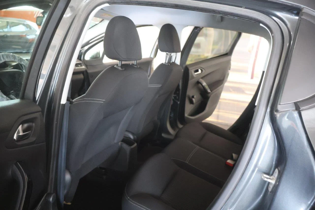 Peugeot 208 - View model 25
