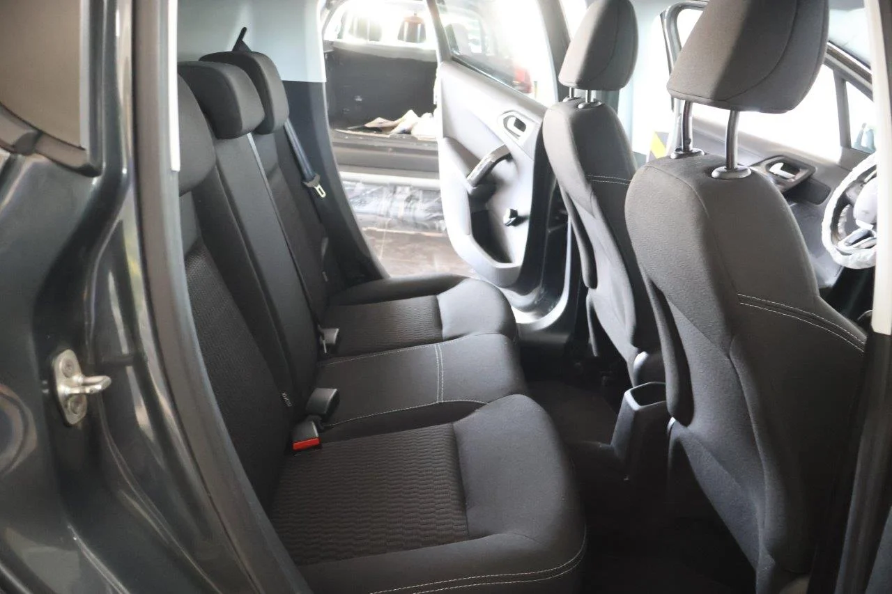 Peugeot 208 - View model 28