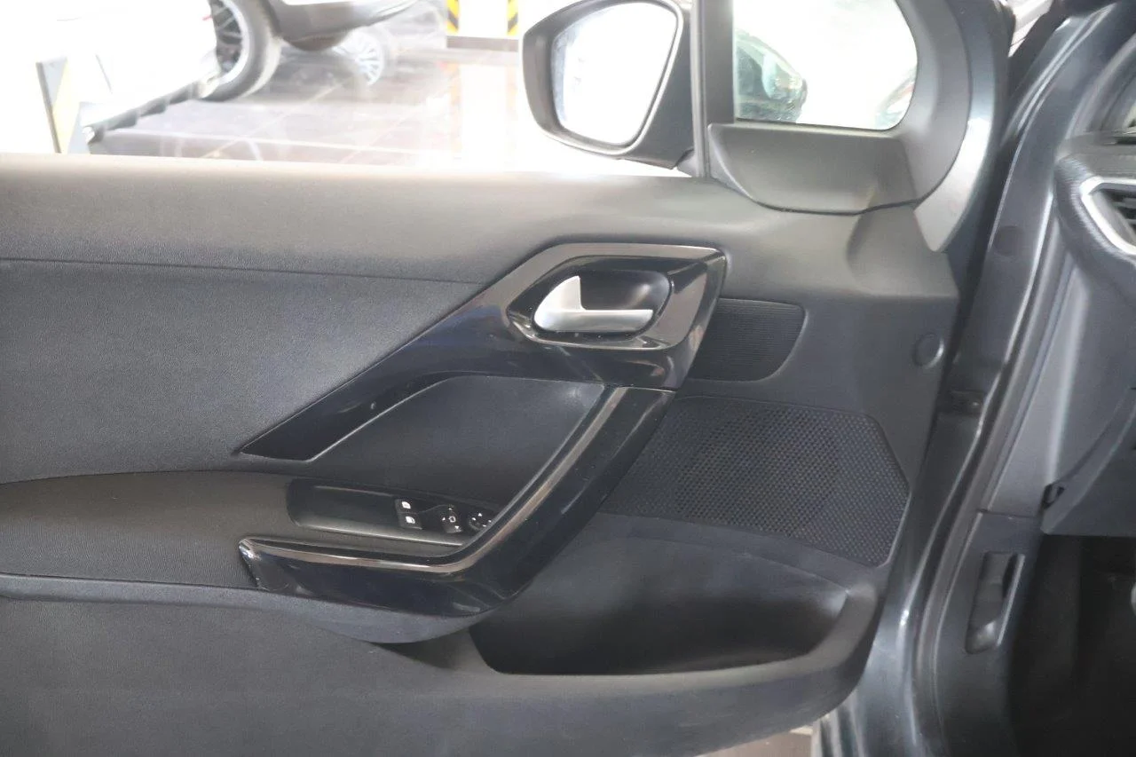 Peugeot 208 - View model 33