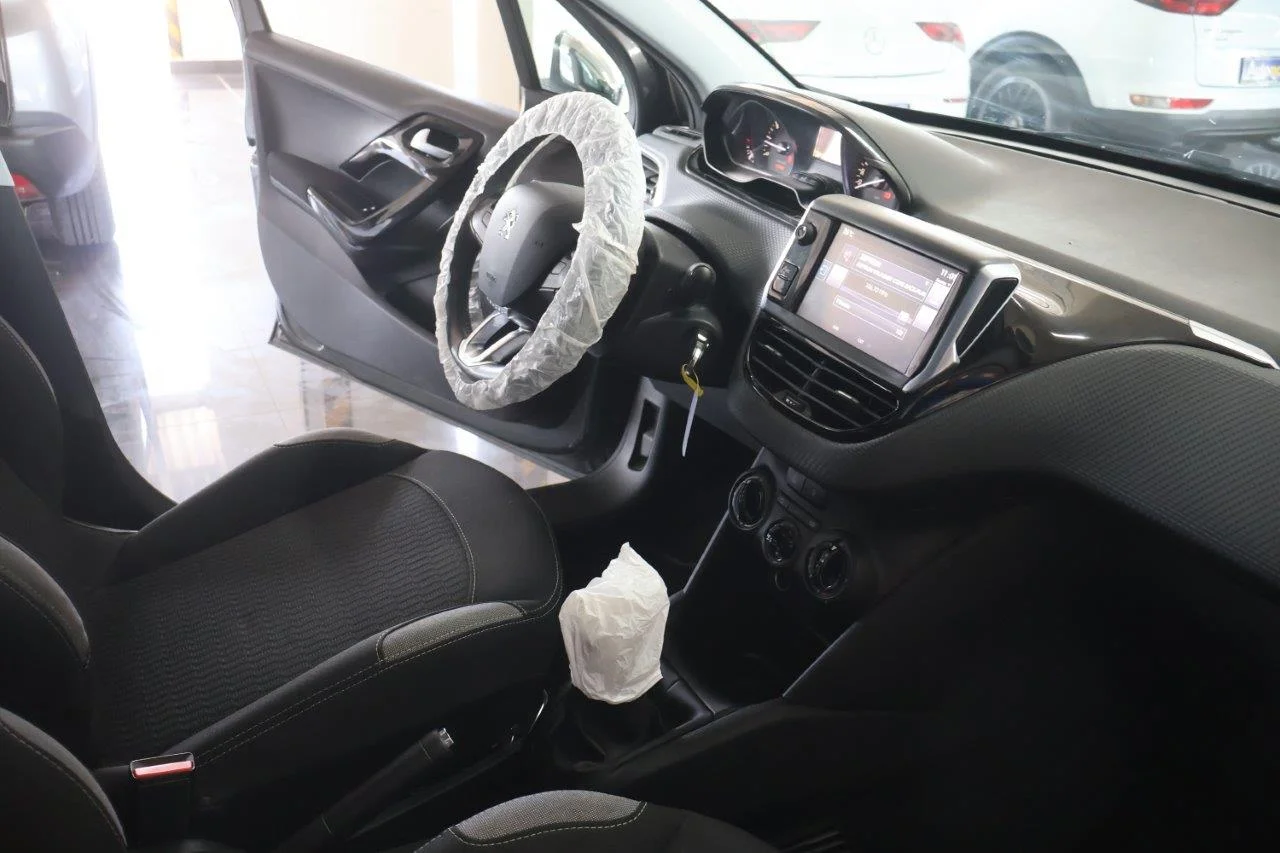 Peugeot 208 - View model 35