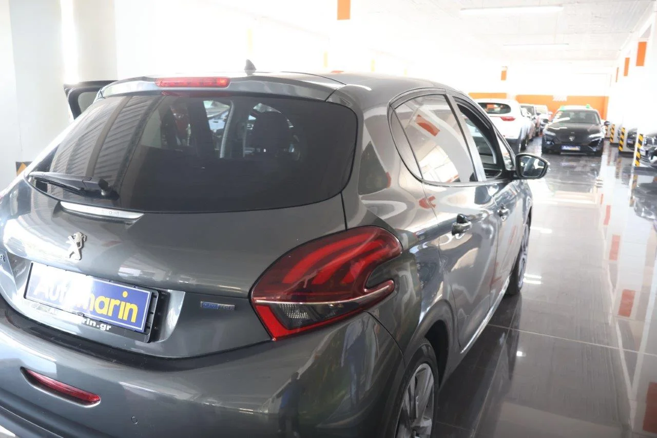 Peugeot 208 - View model 11
