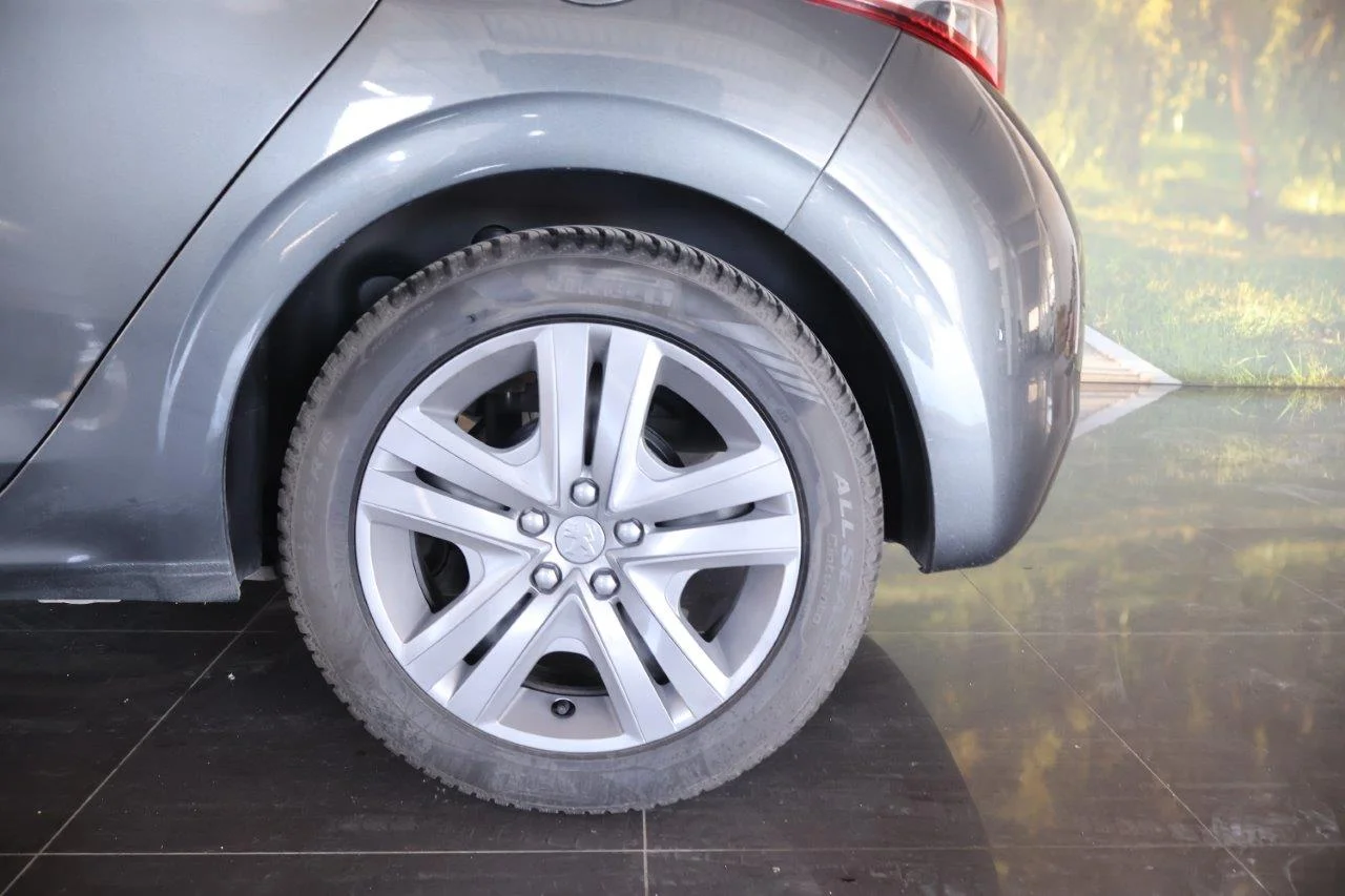 Peugeot 208 - View model 13