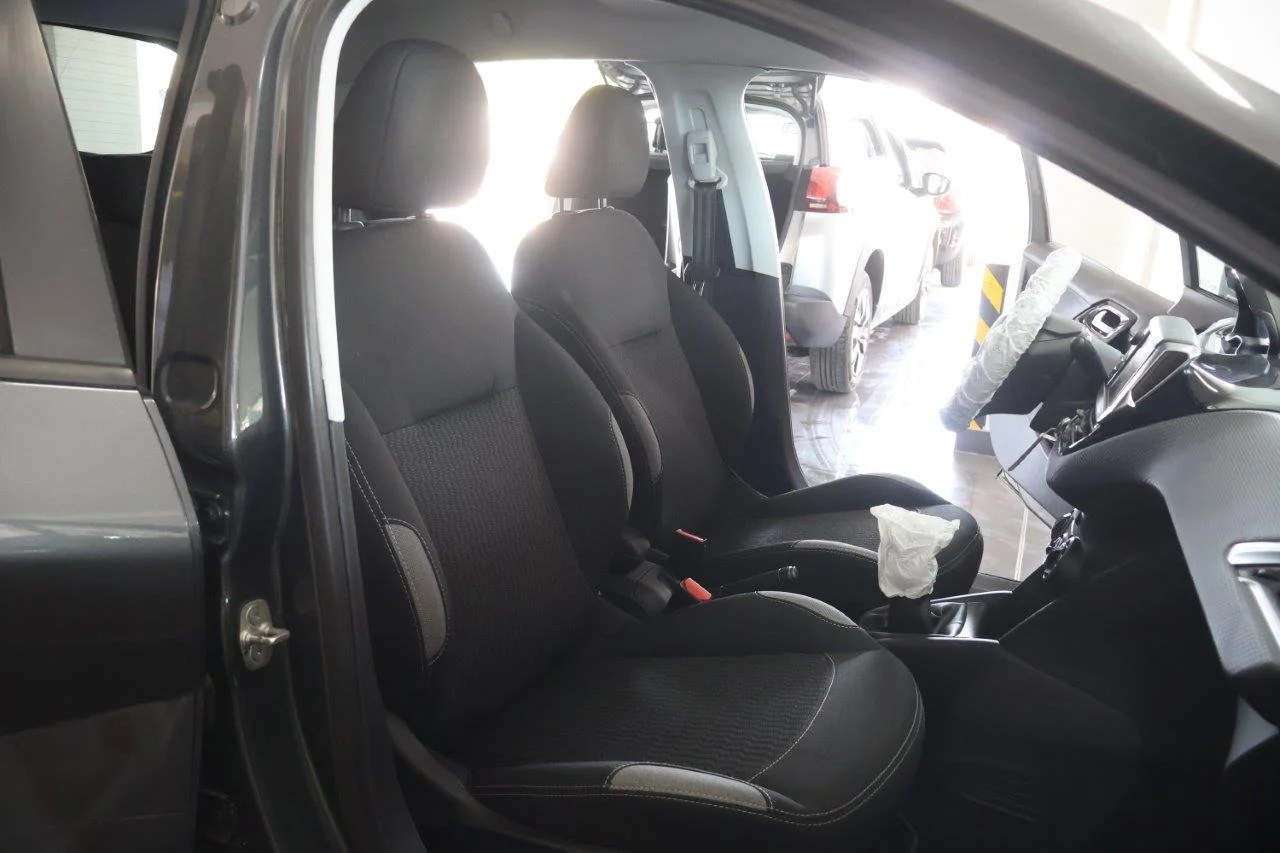 Peugeot 208 - View model 24