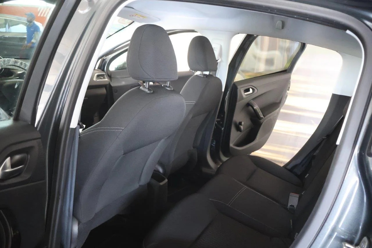 Peugeot 208 - View model 25