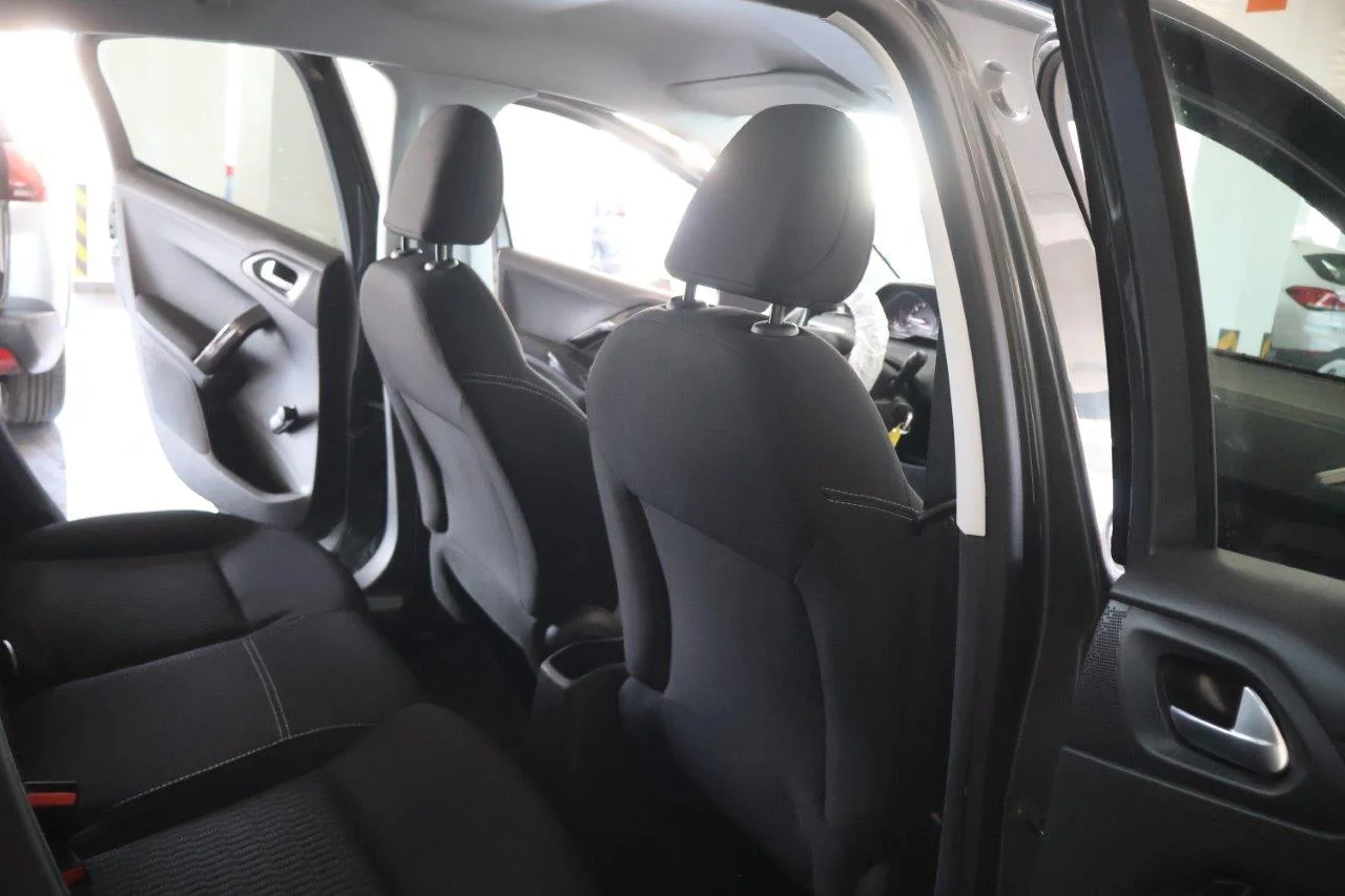 Peugeot 208 - View model 27