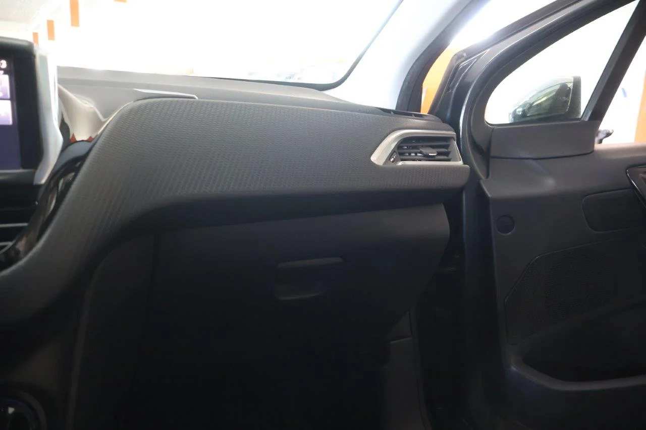 Peugeot 208 - View model 30
