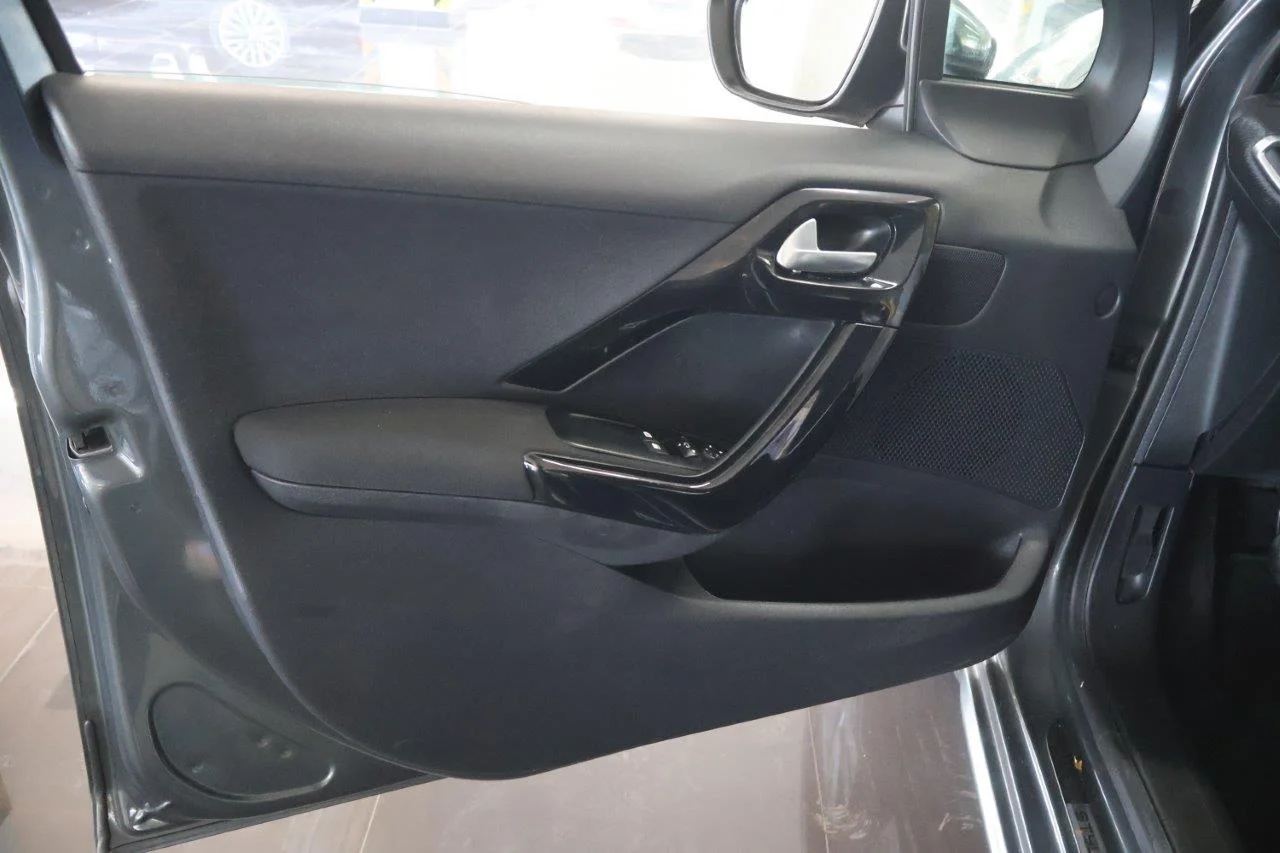 Peugeot 208 - View model 31