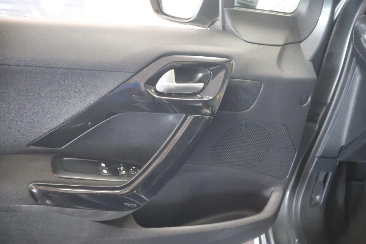Peugeot 208 - View model 32