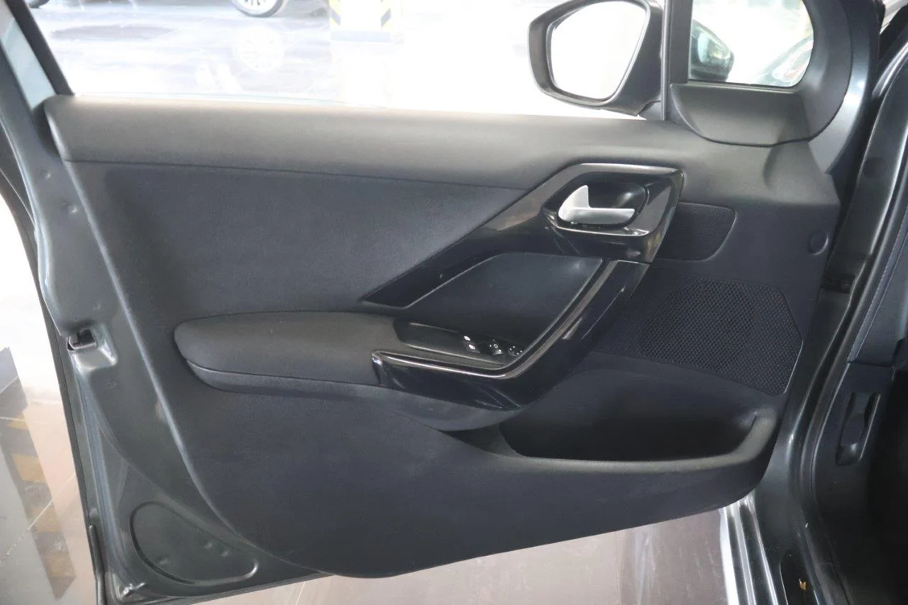 Peugeot 208 - View model 33
