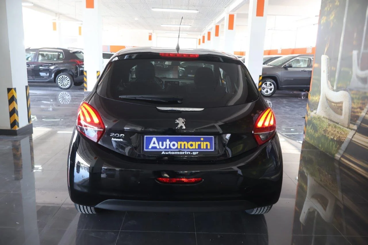 Peugeot 208 - View model 5