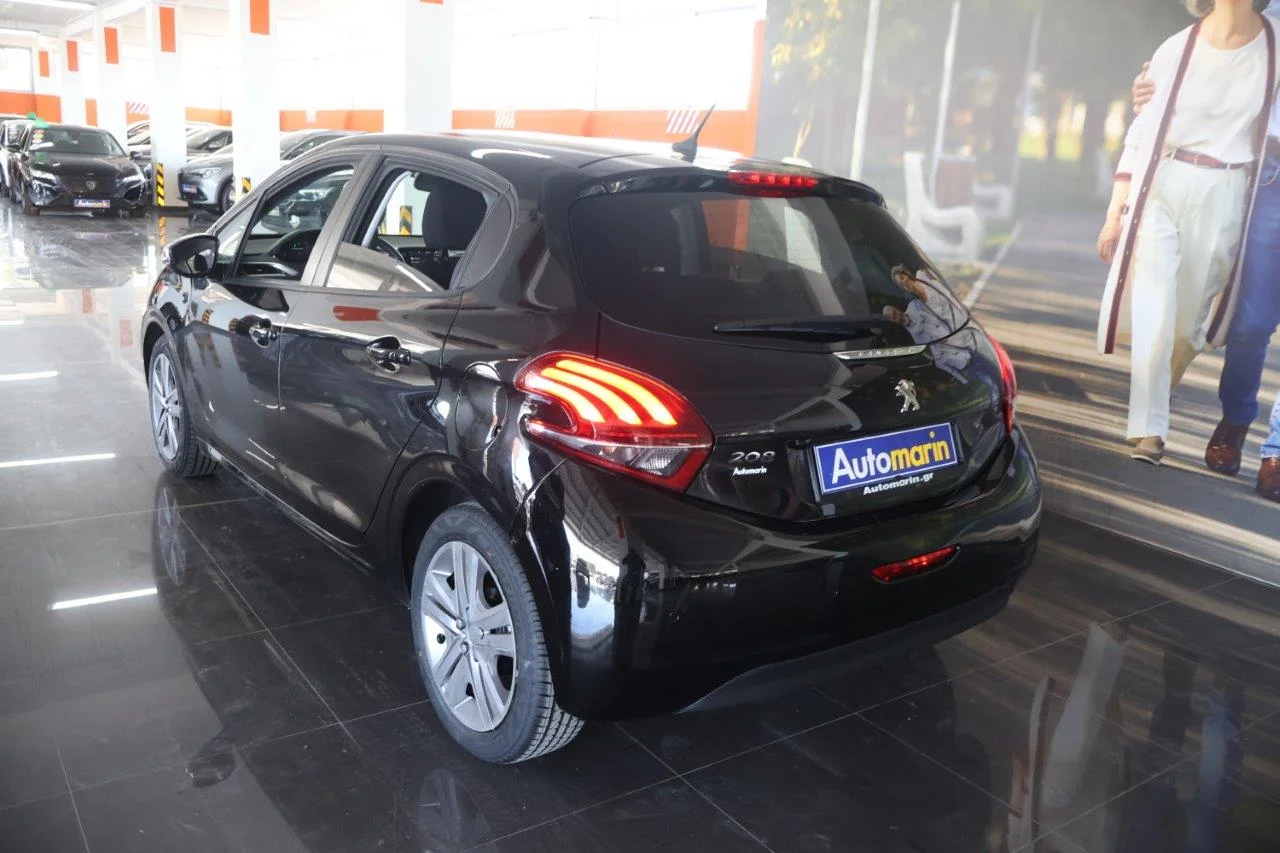 Peugeot 208 - View model 6