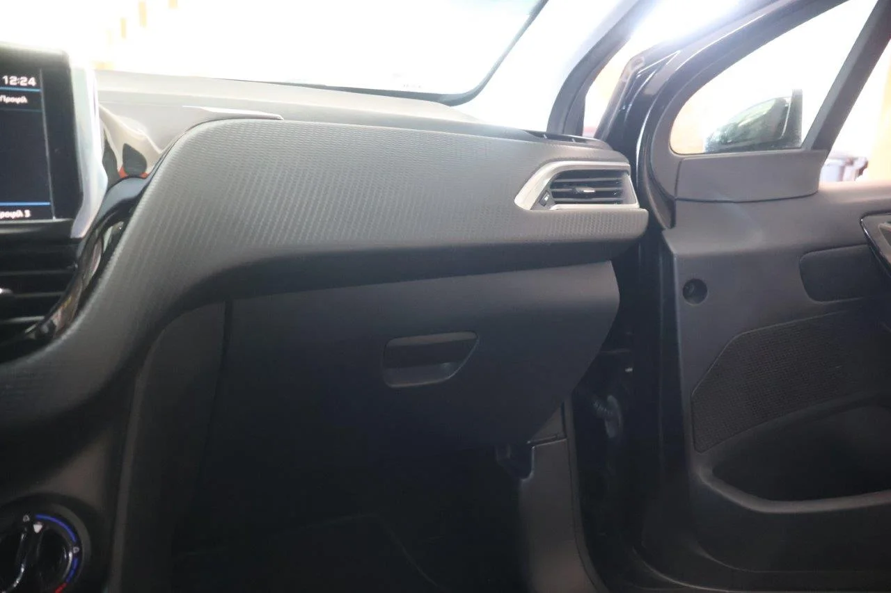 Peugeot 208 - View model 33