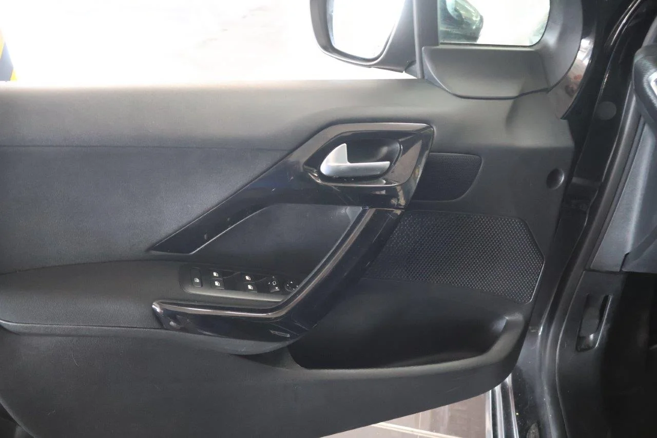 Peugeot 208 - View model 35