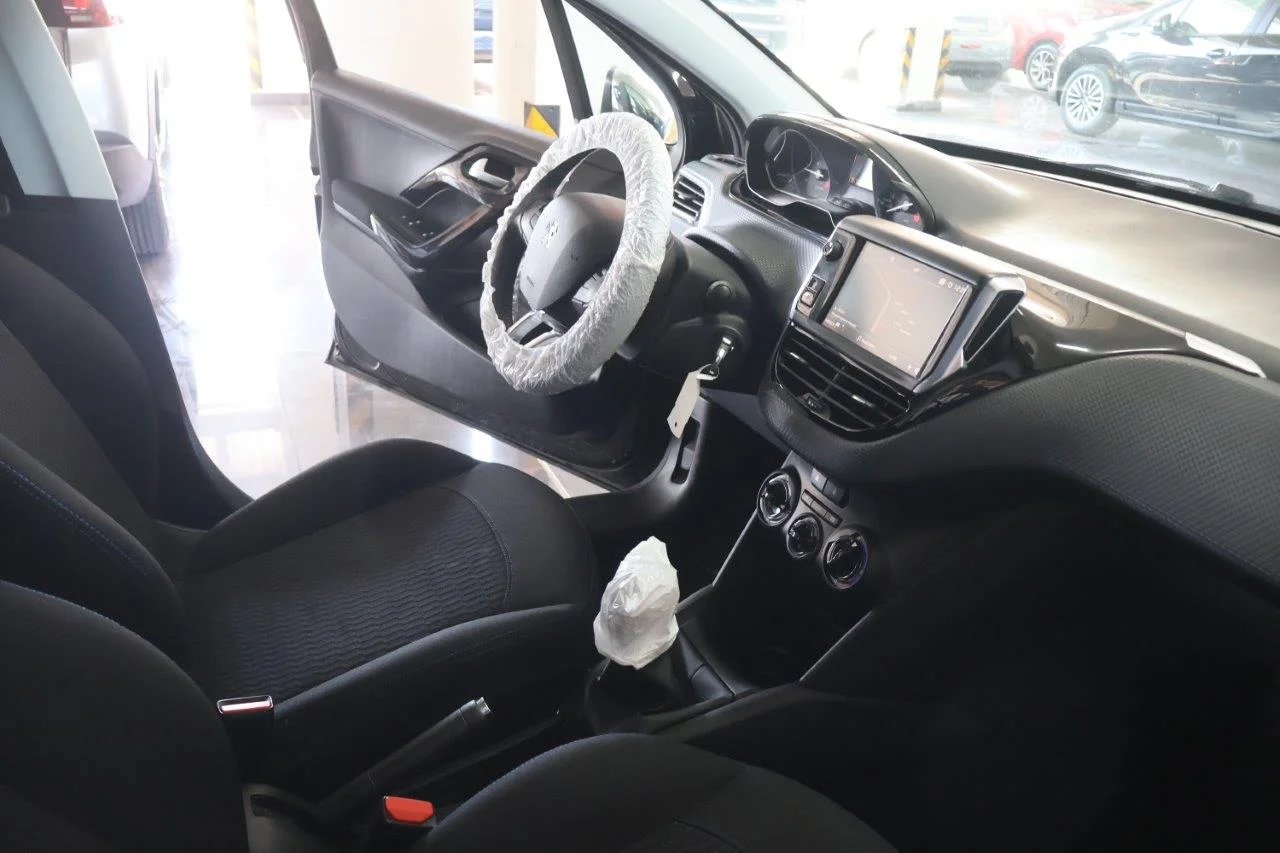 Peugeot 208 - View model 38