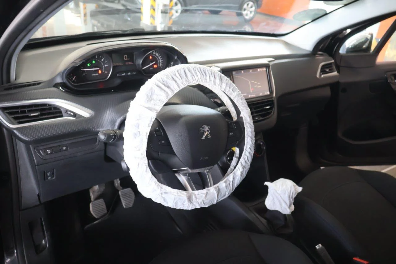 Peugeot 208 - View model 39