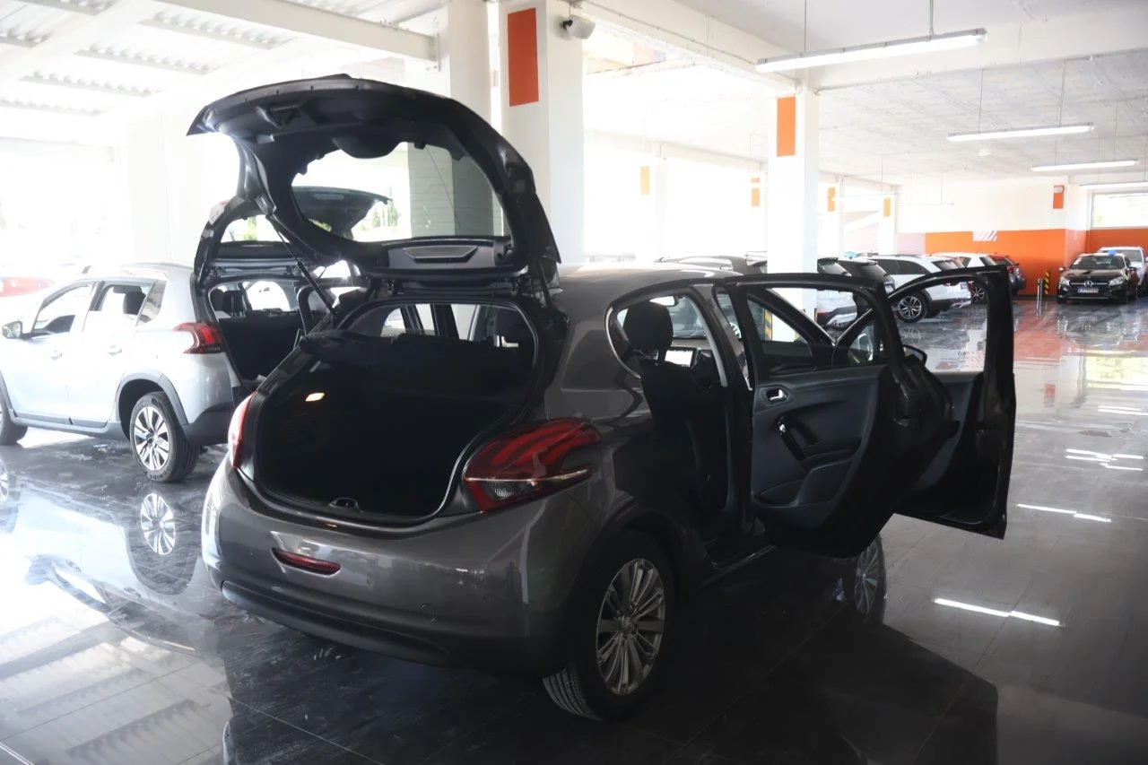 Peugeot 208 - View model 7