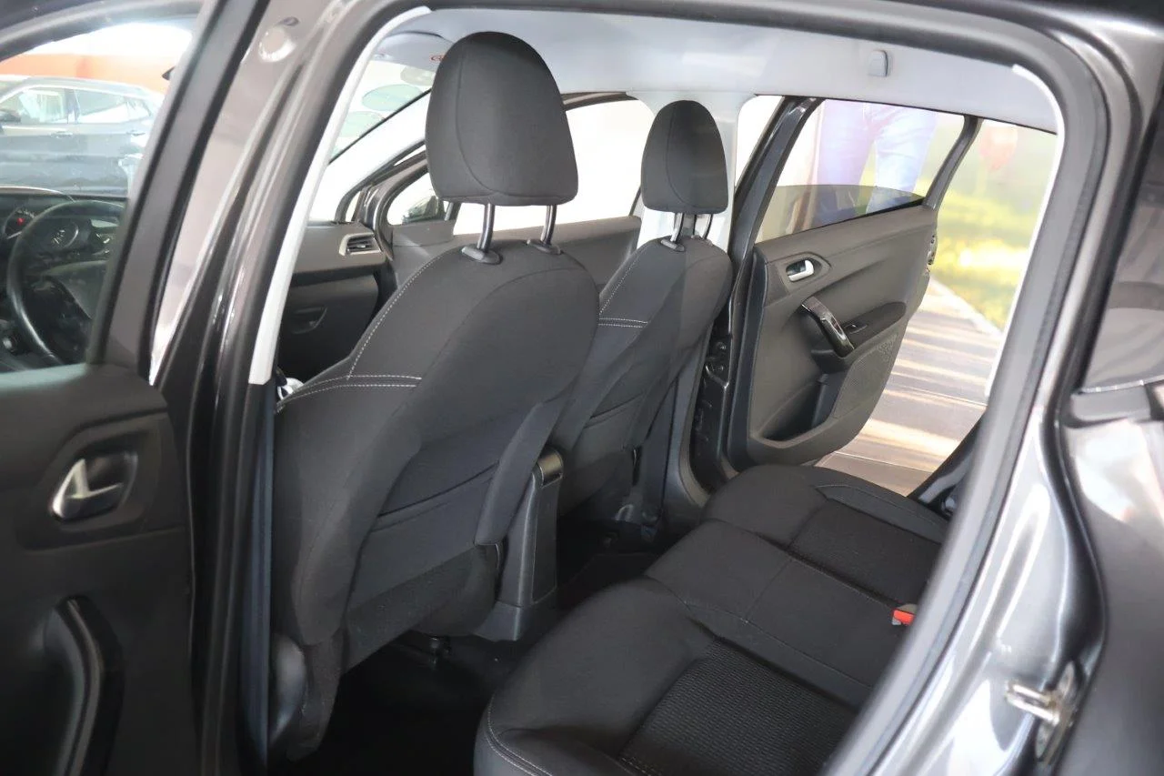 Peugeot 208 - View model 24