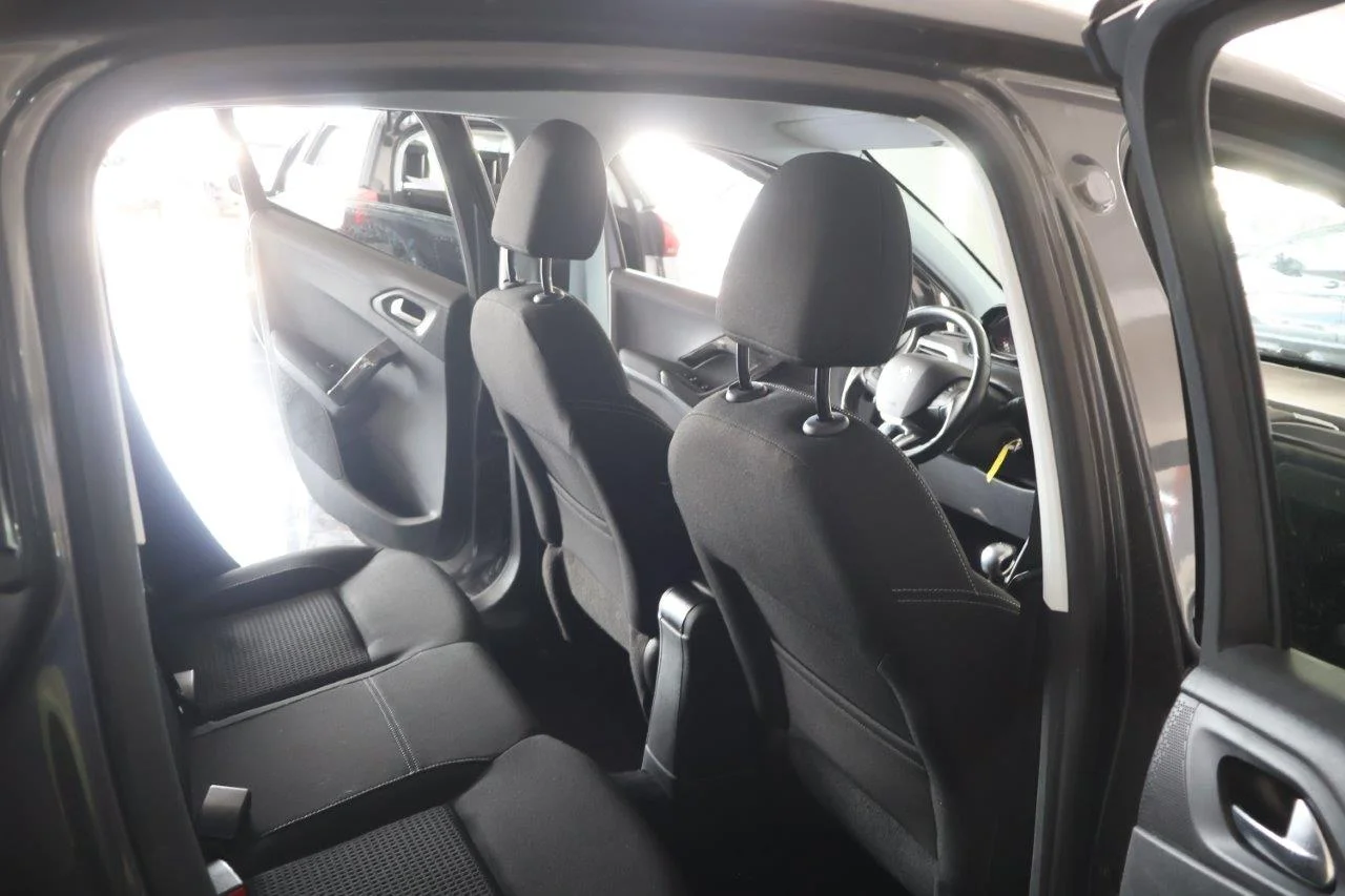 Peugeot 208 - View model 27