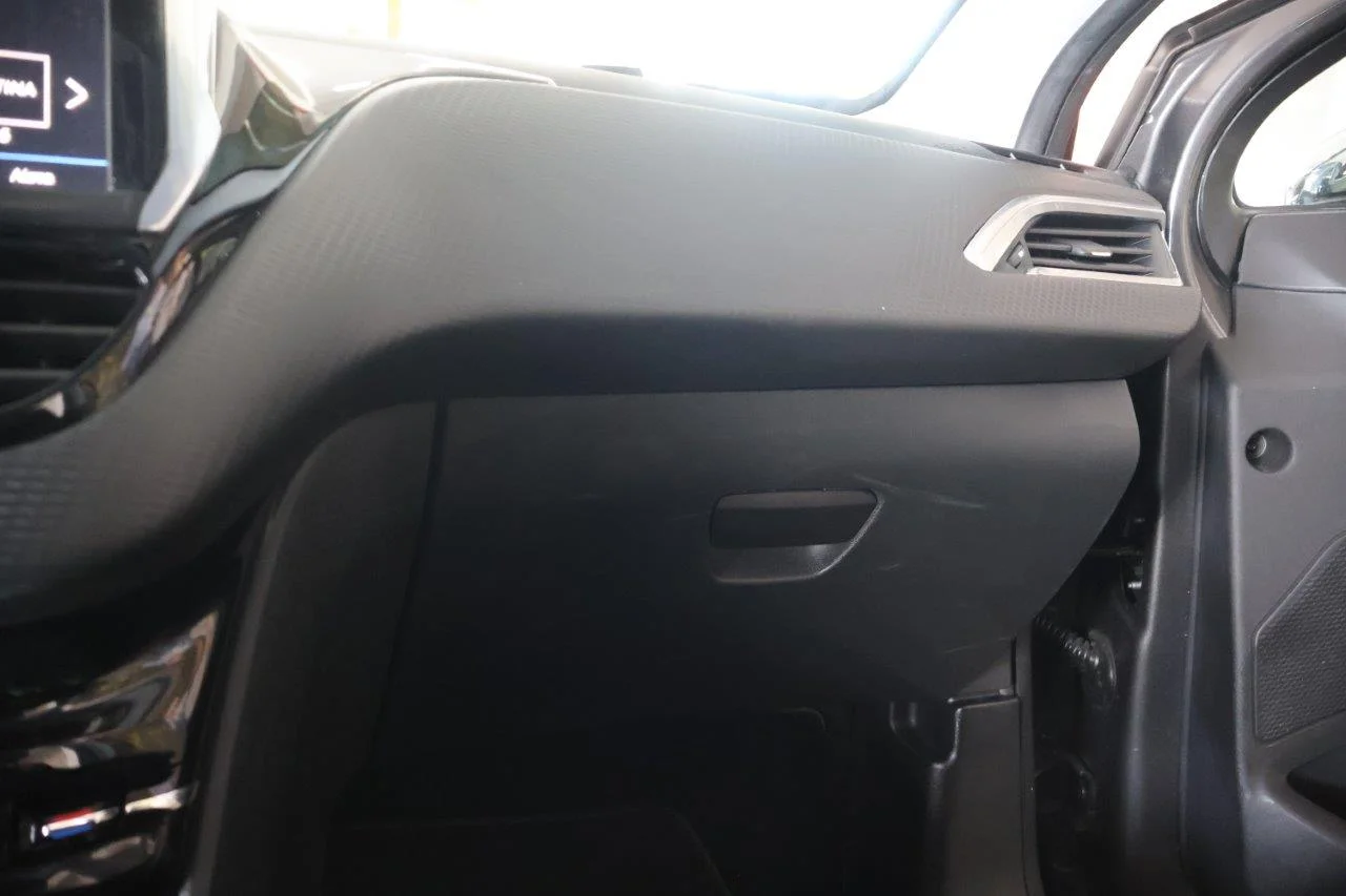 Peugeot 208 - View model 30