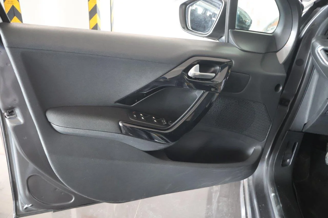 Peugeot 208 - View model 32