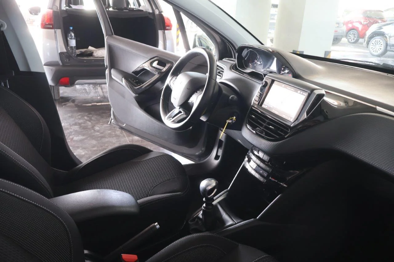 Peugeot 208 - View model 35
