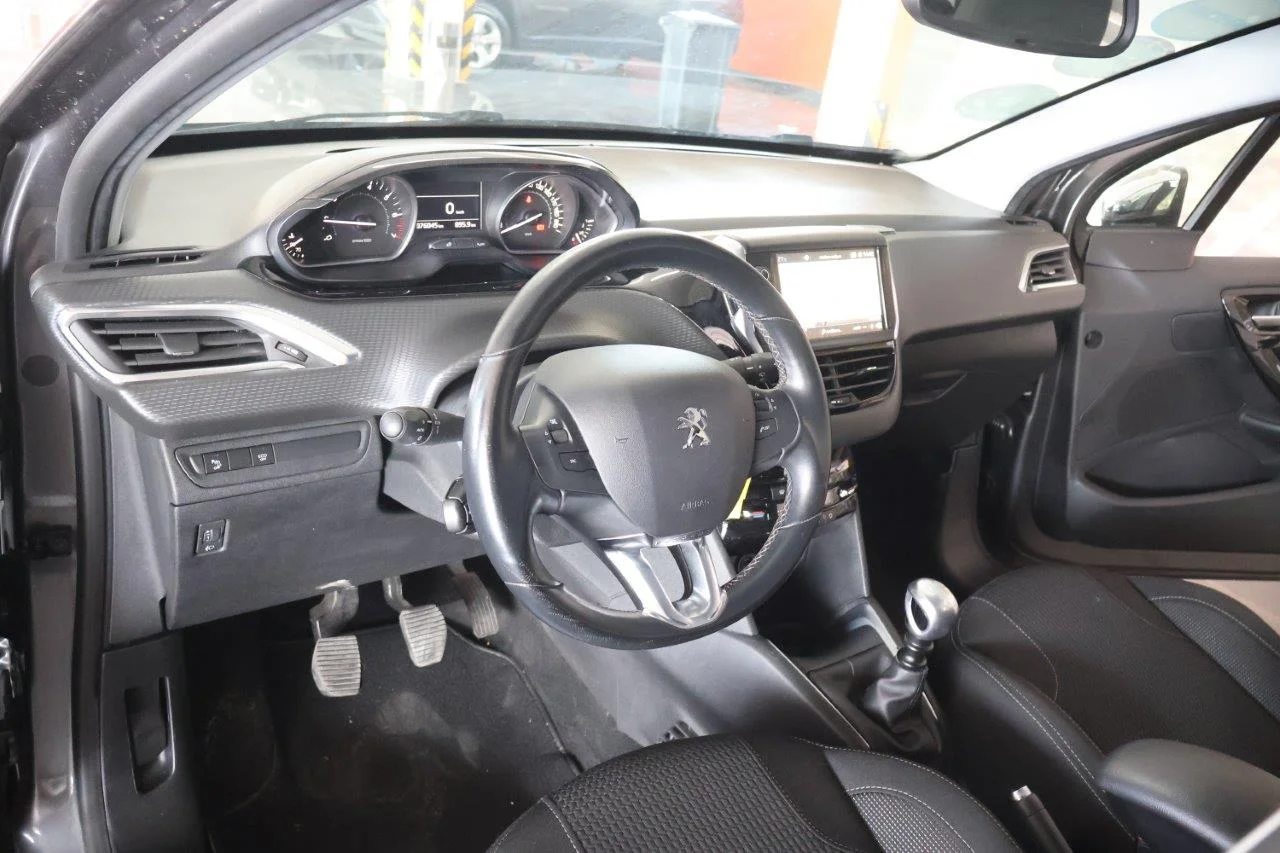Peugeot 208 - View model 36