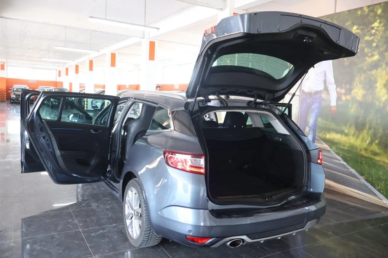 Renault Megane - View model 9