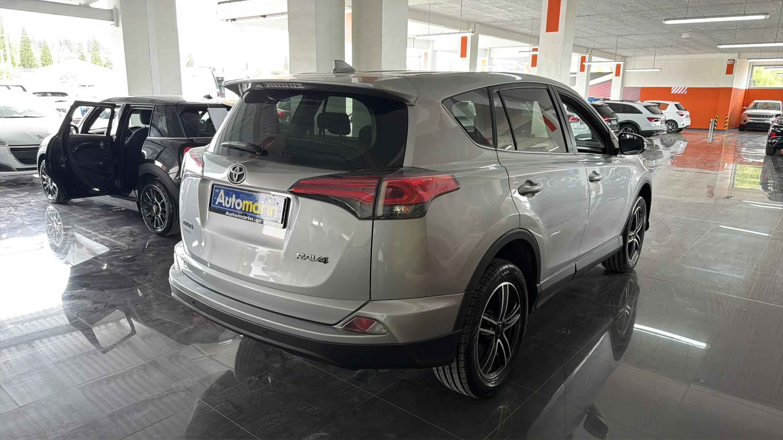 View 4 - Toyota RAV 4 - 2017