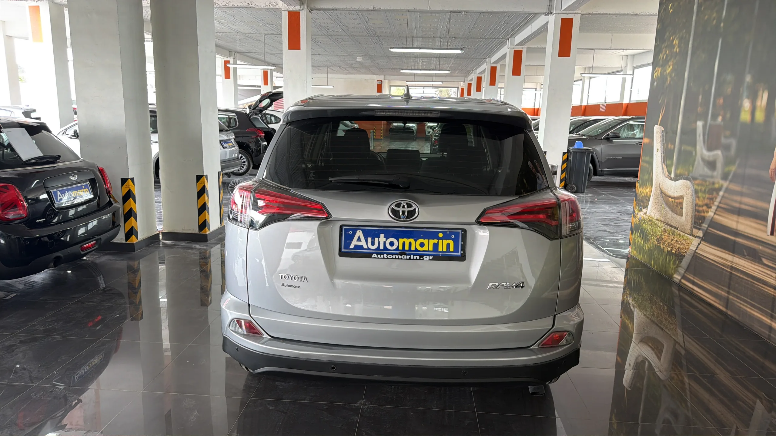 View 5 - Toyota RAV 4 - 2017