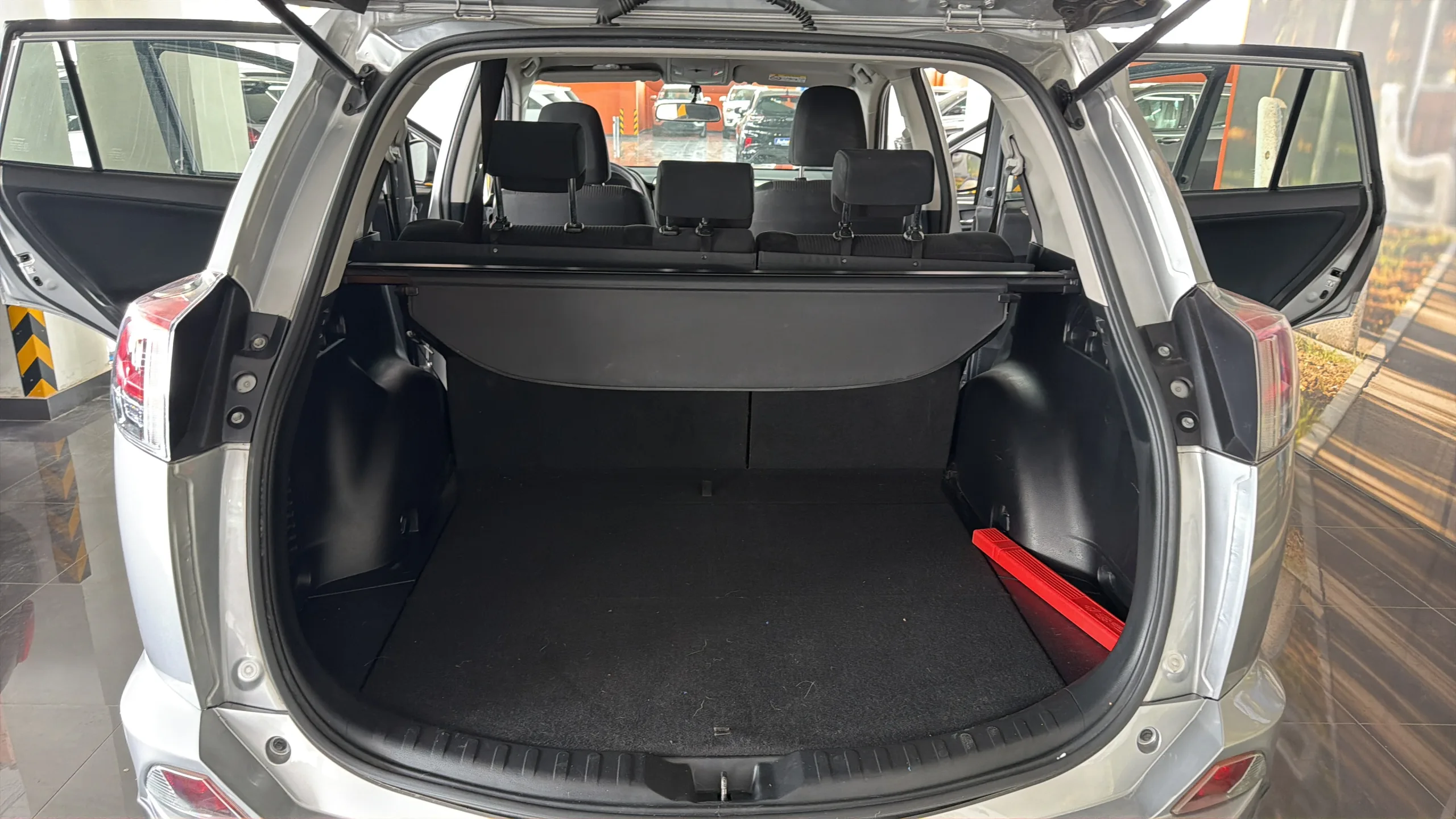 Toyota RAV 4 - View model 16