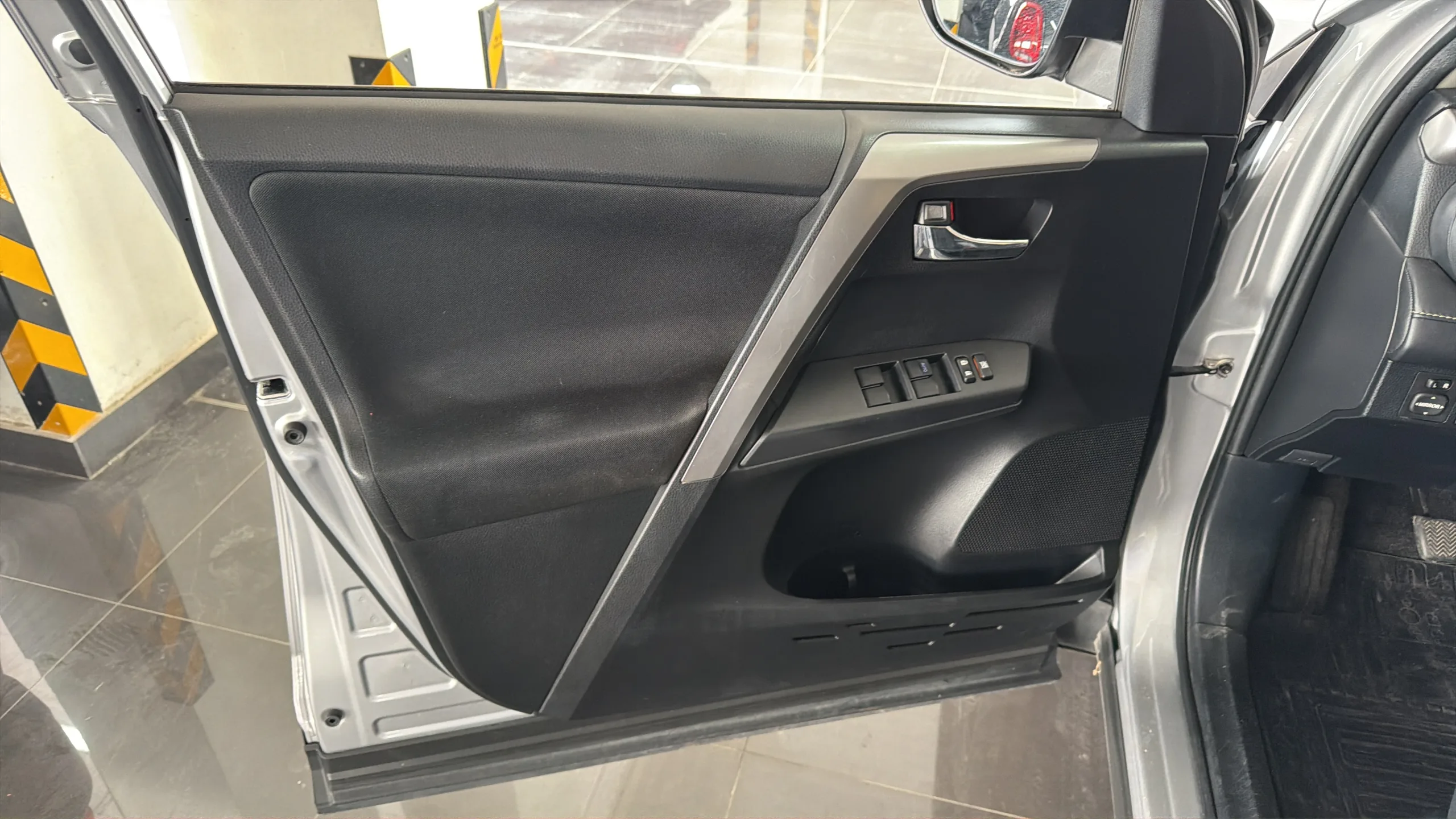 Toyota RAV 4 - View model 30