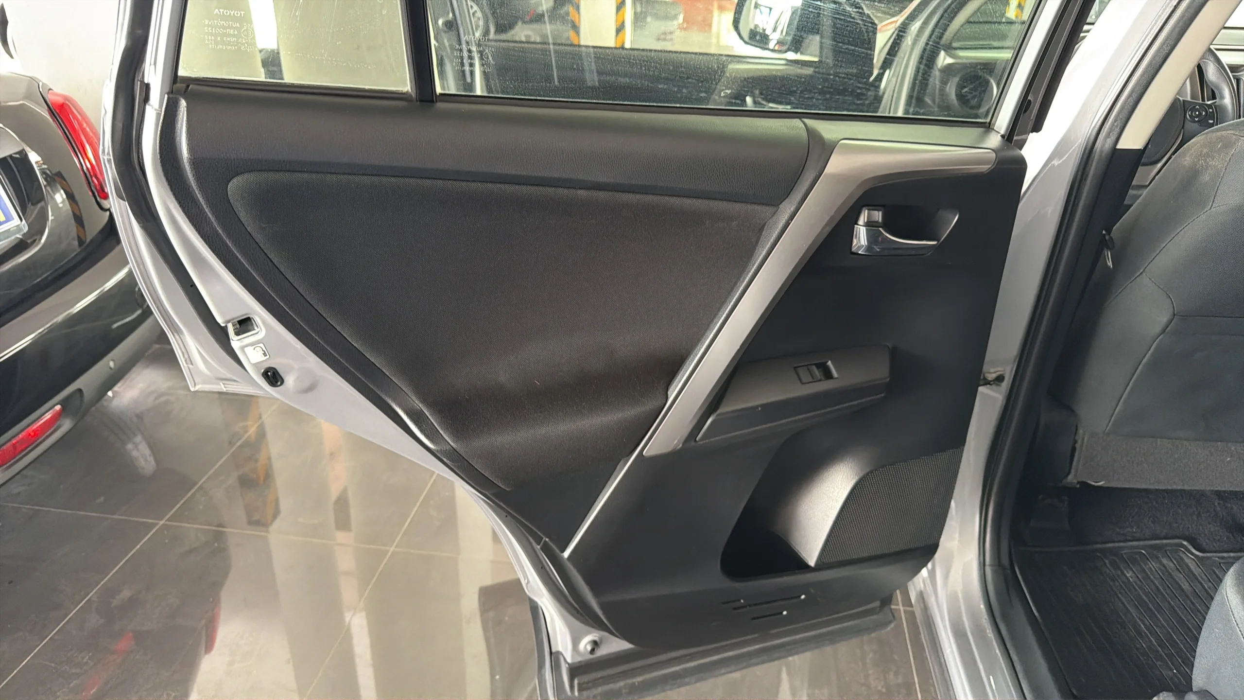 Toyota RAV 4 - View model 32