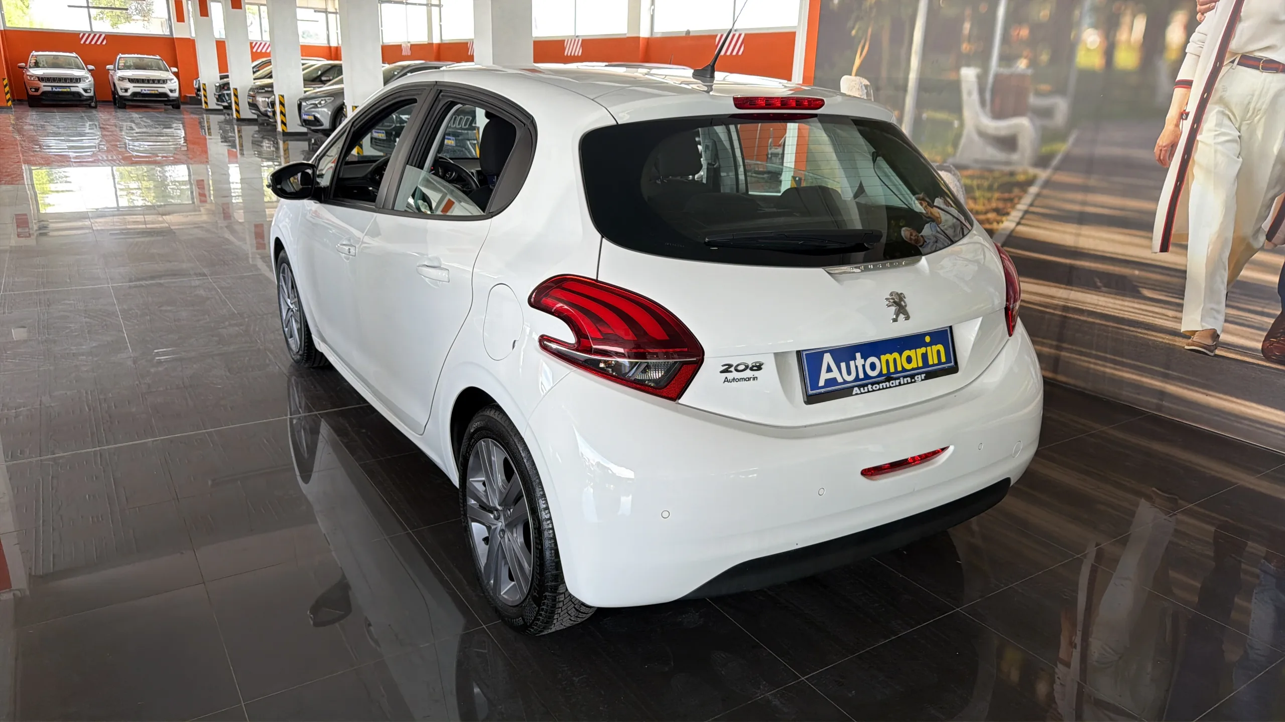 Peugeot 208 - View model 5