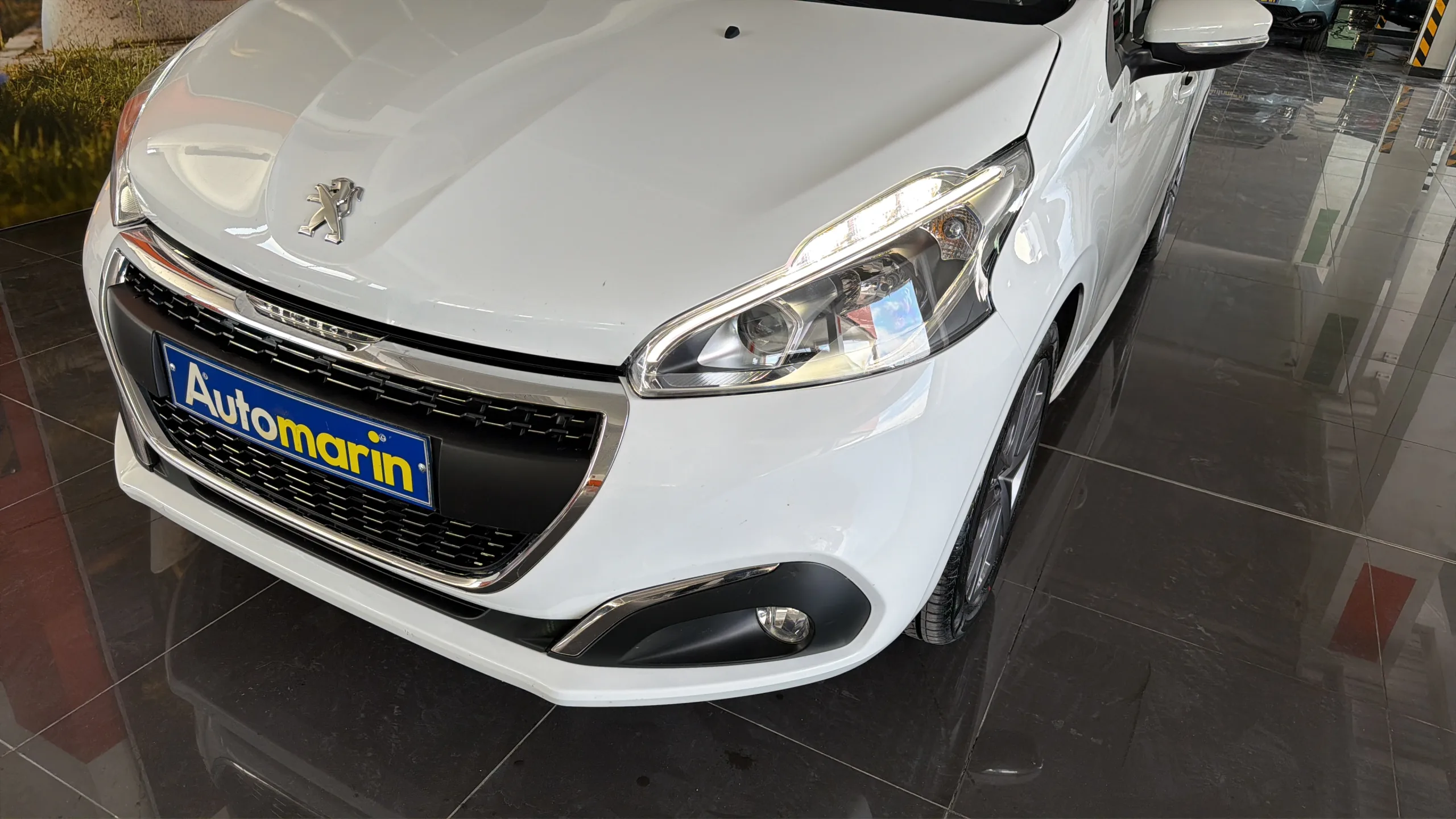 Peugeot 208 - View model 10